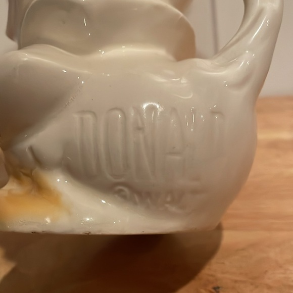 Disney’s Donald Duck Ceramic Pitcher-GUC - Picture 10 of 17
